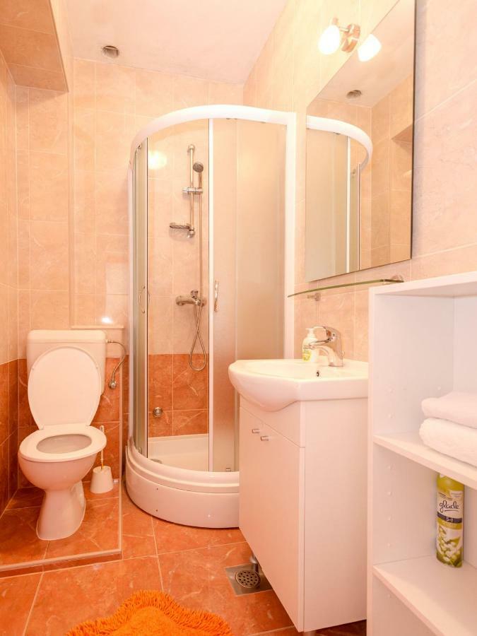 Apartments Ana Buratovic Stari Grad  Bagian luar foto