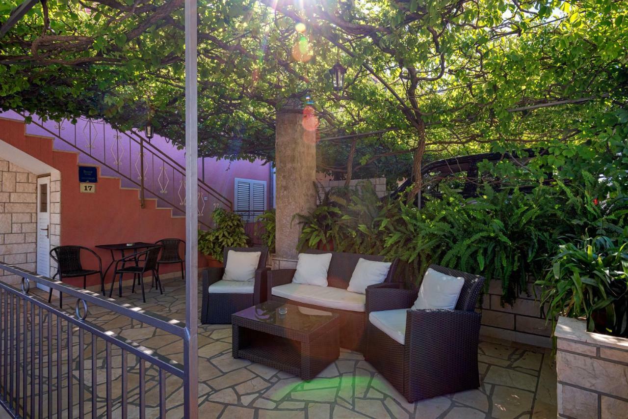 Apartments Ana Buratovic Stari Grad  Bagian luar foto