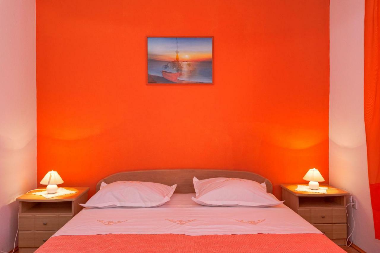 Apartments Ana Buratovic Stari Grad  Bagian luar foto