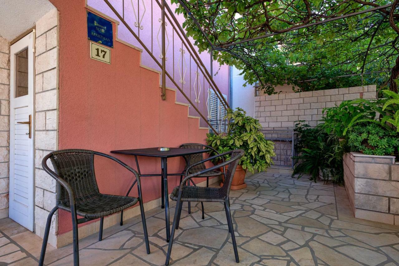 Apartments Ana Buratovic Stari Grad  Bagian luar foto