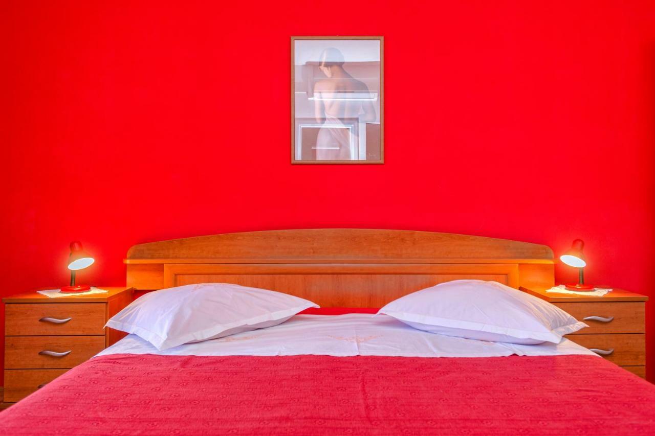 Apartments Ana Buratovic Stari Grad  Bagian luar foto