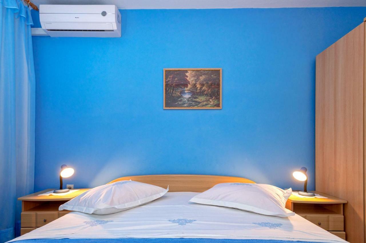 Apartments Ana Buratovic Stari Grad  Bagian luar foto