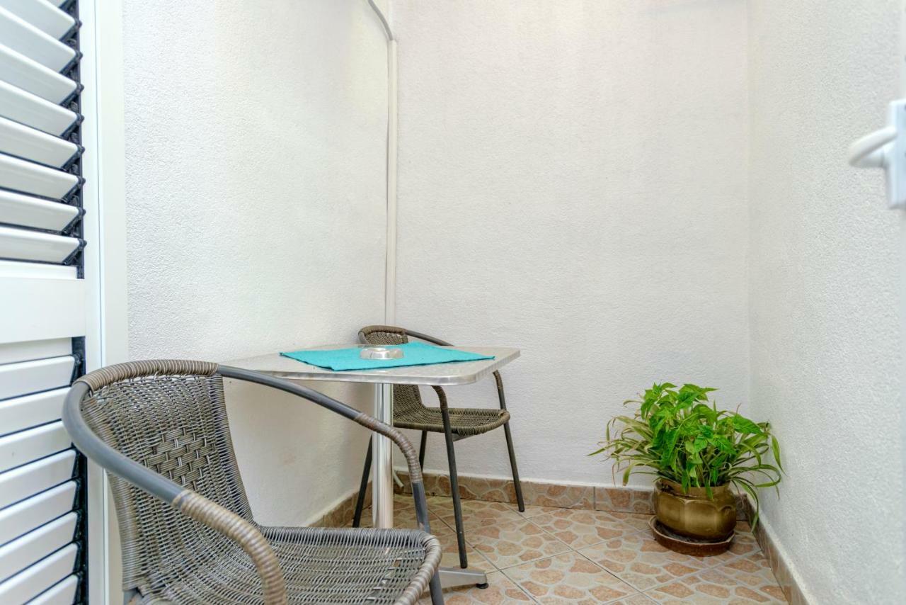 Apartments Ana Buratovic Stari Grad  Bagian luar foto
