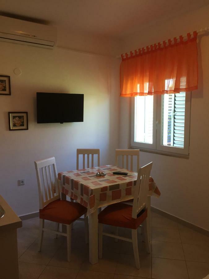 Apartments Ana Buratovic Stari Grad  Bagian luar foto